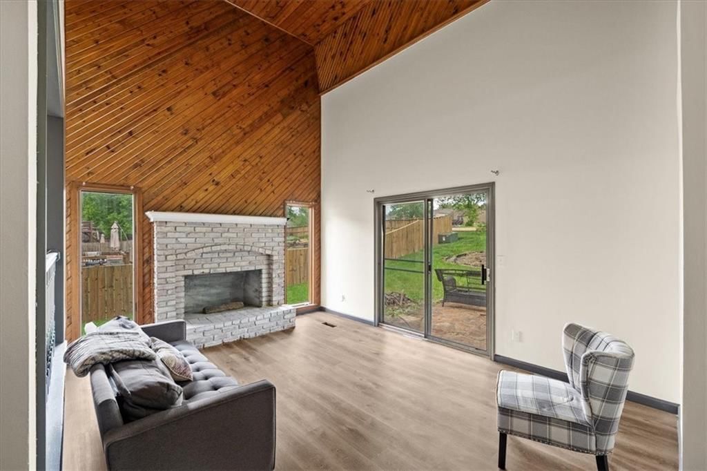 14609 Laquinta Drive, Grandview, MO
