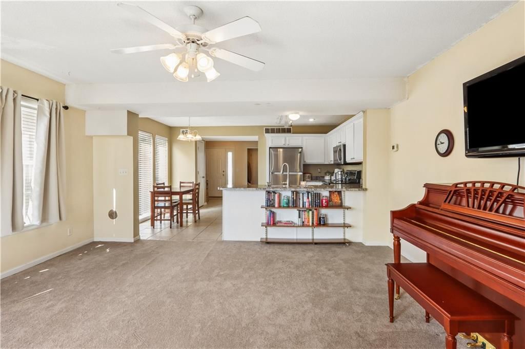 8035 N Elmwood Avenue — photo 7