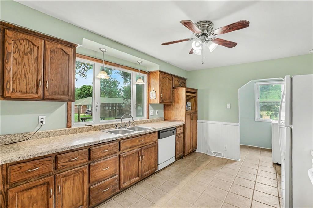 210 N Ingles Street — photo 15