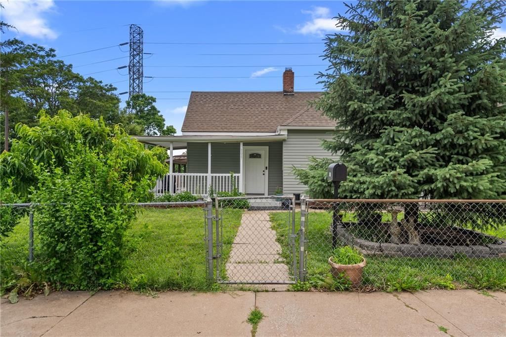1617 METROPOLITAN Avenue — photo 4