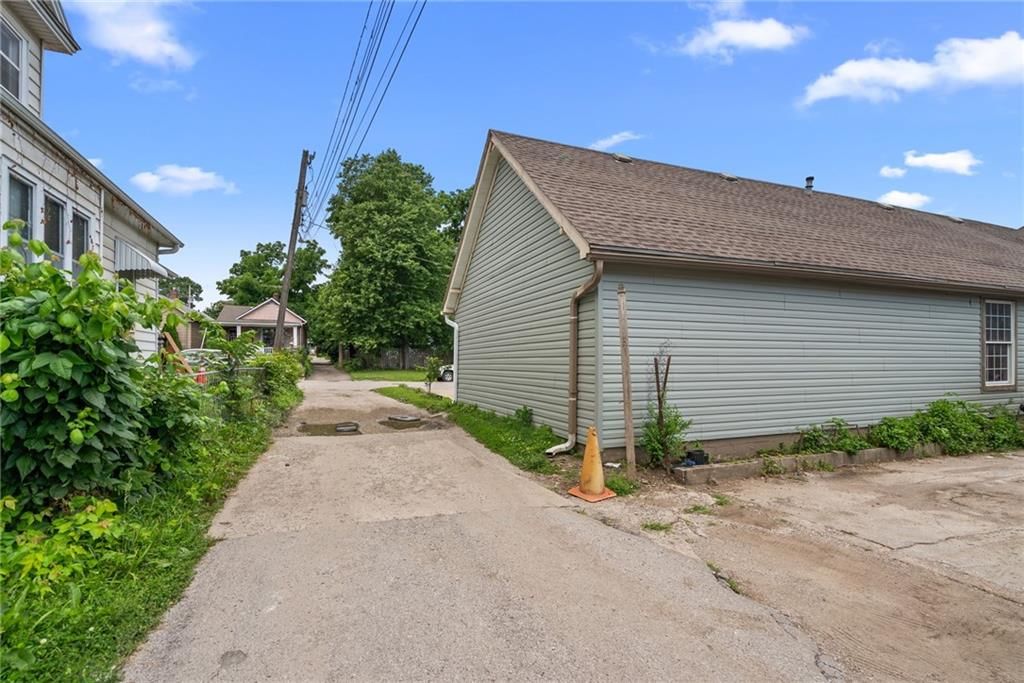 1617 METROPOLITAN Avenue — photo 27