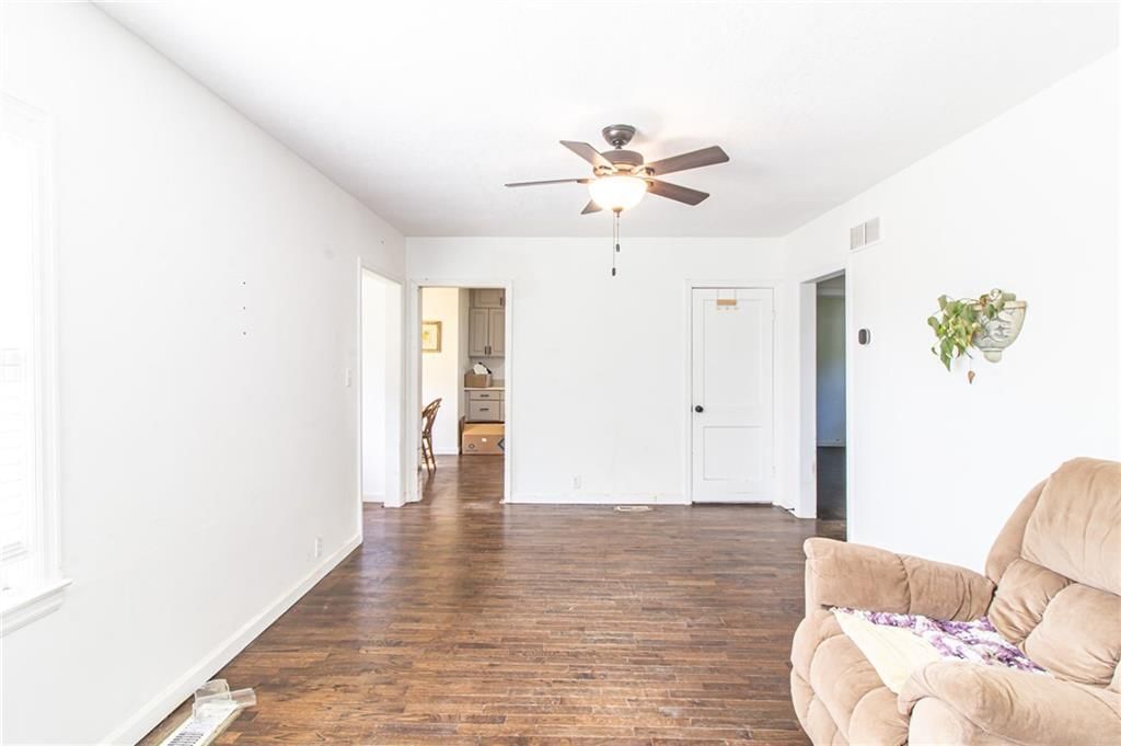 122 S Campbell Street — photo 5