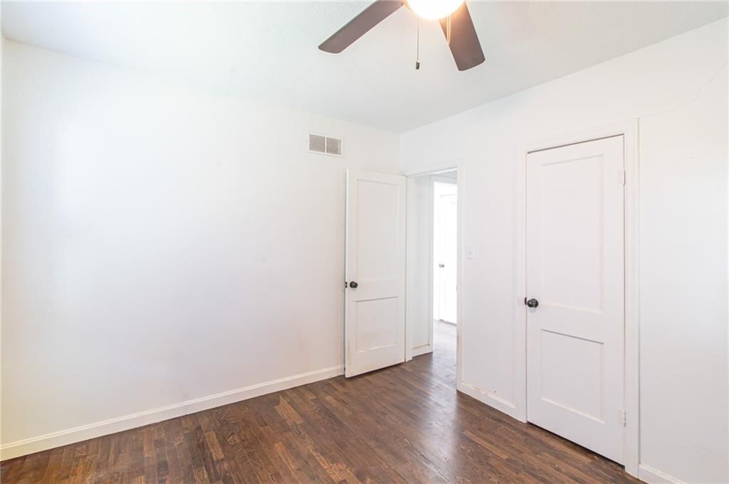 122 S Campbell Street — photo 7