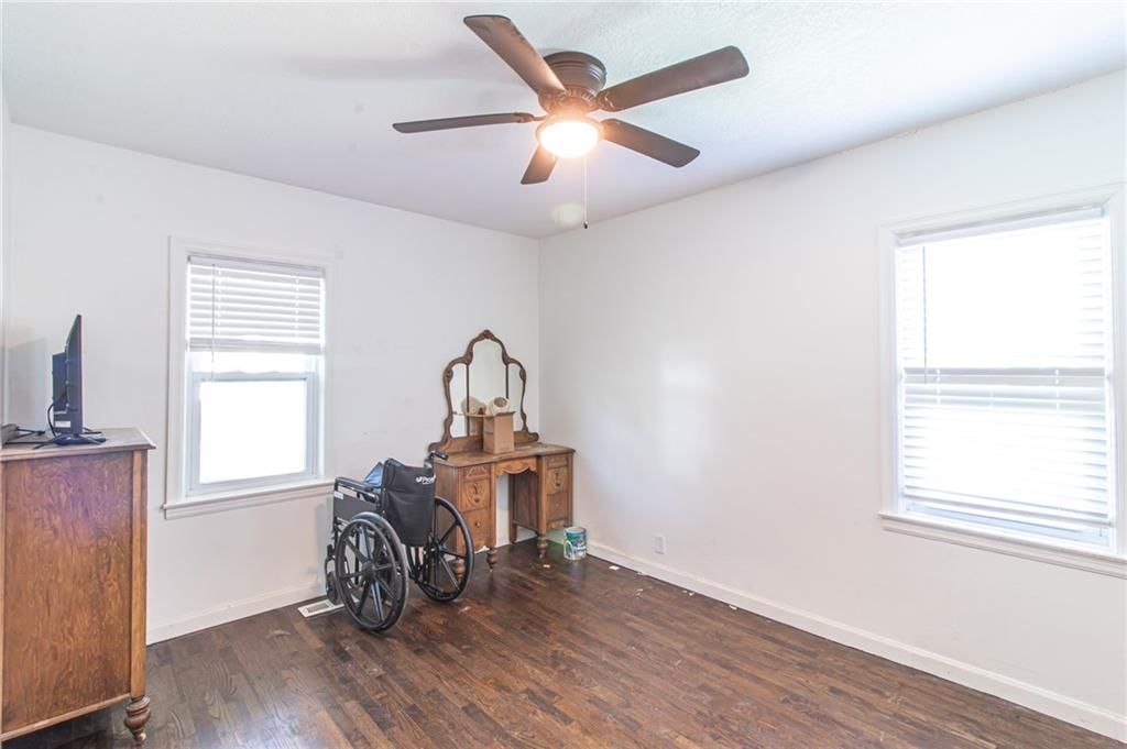 122 S Campbell Street — photo 8