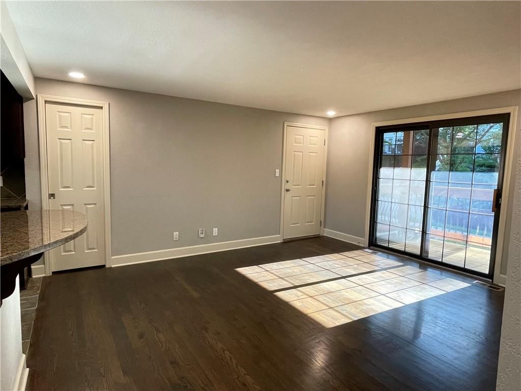 4537 Holly Street — photo 5
