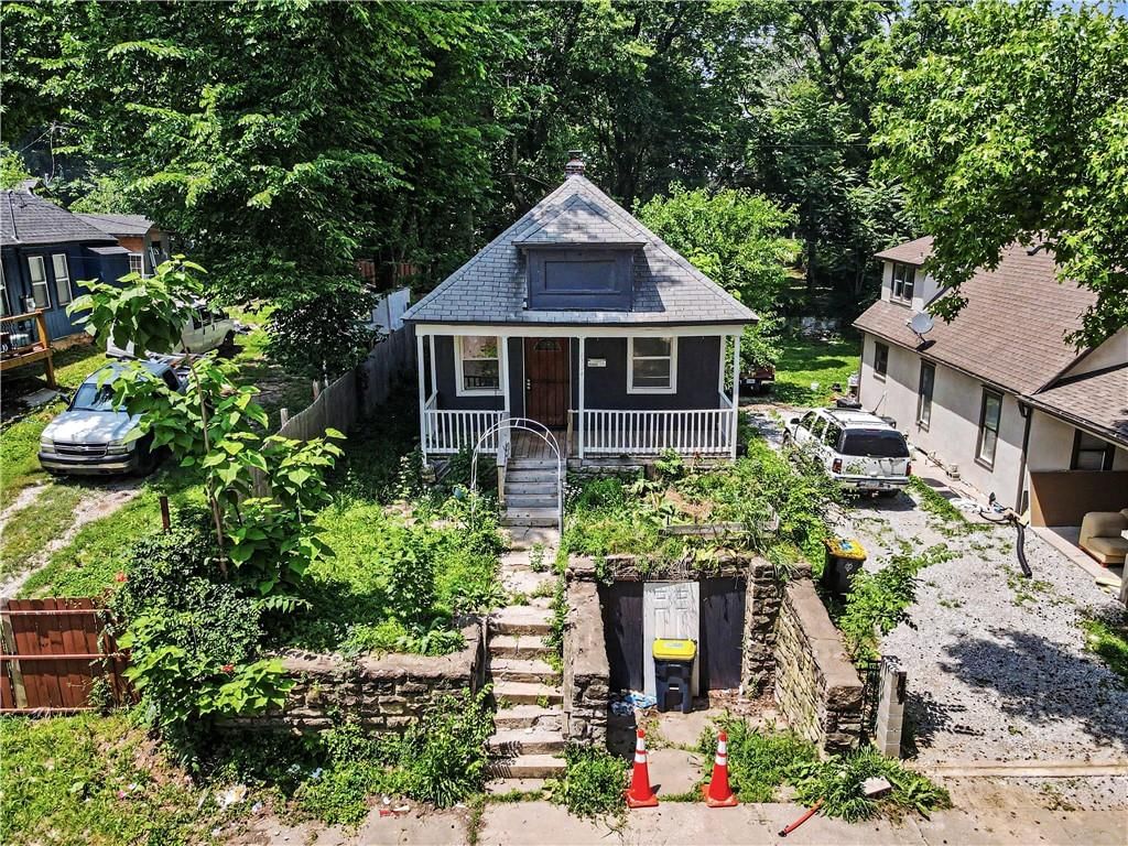 2524 Kensington Avenue — photo 2