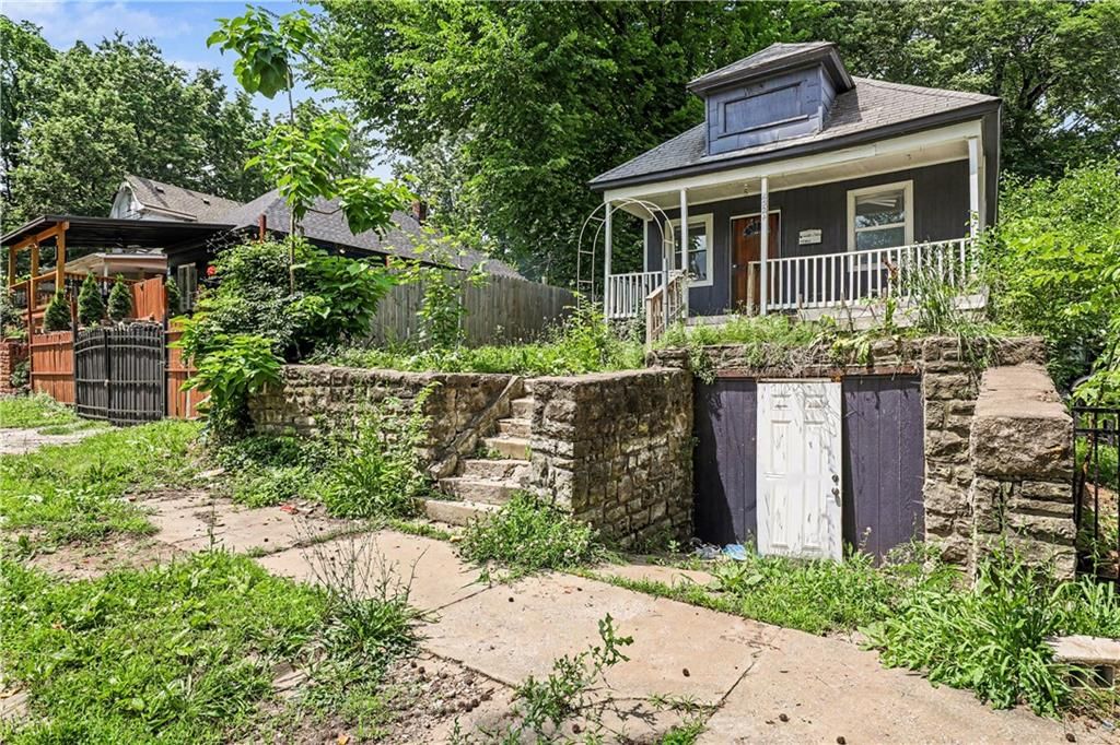 2524 Kensington Avenue — photo 4