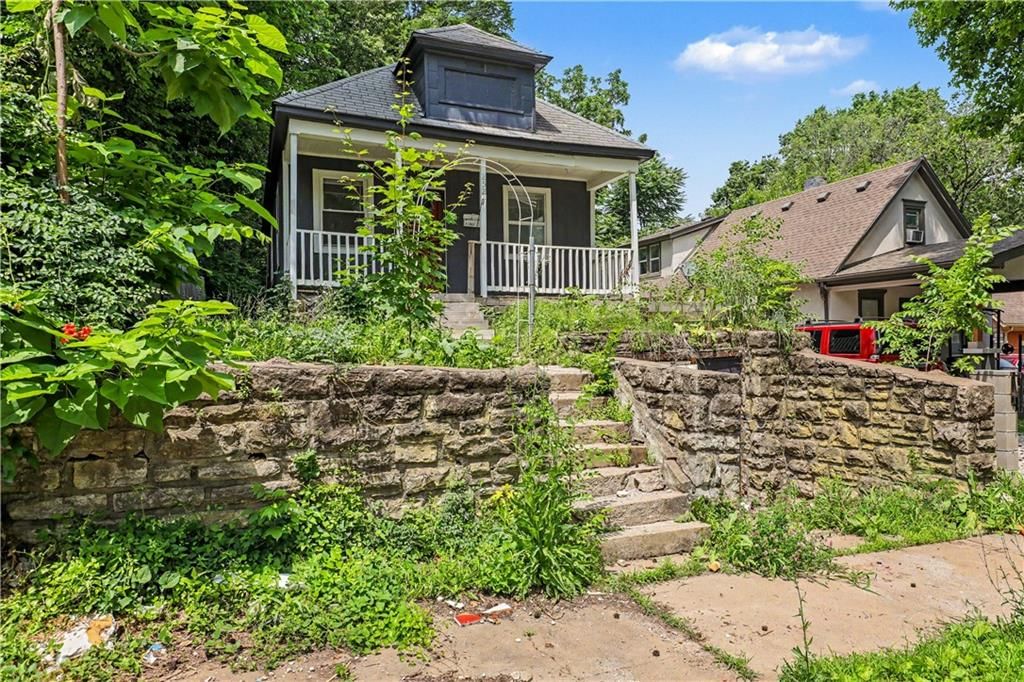 2524 Kensington Avenue — photo 5