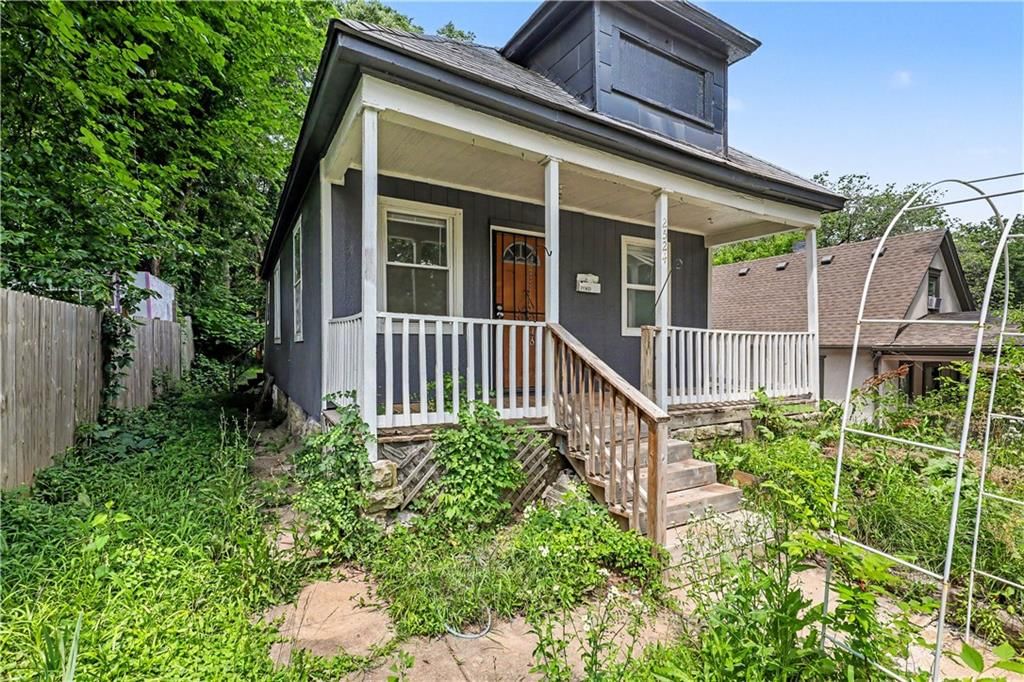 2524 Kensington Avenue — photo 6
