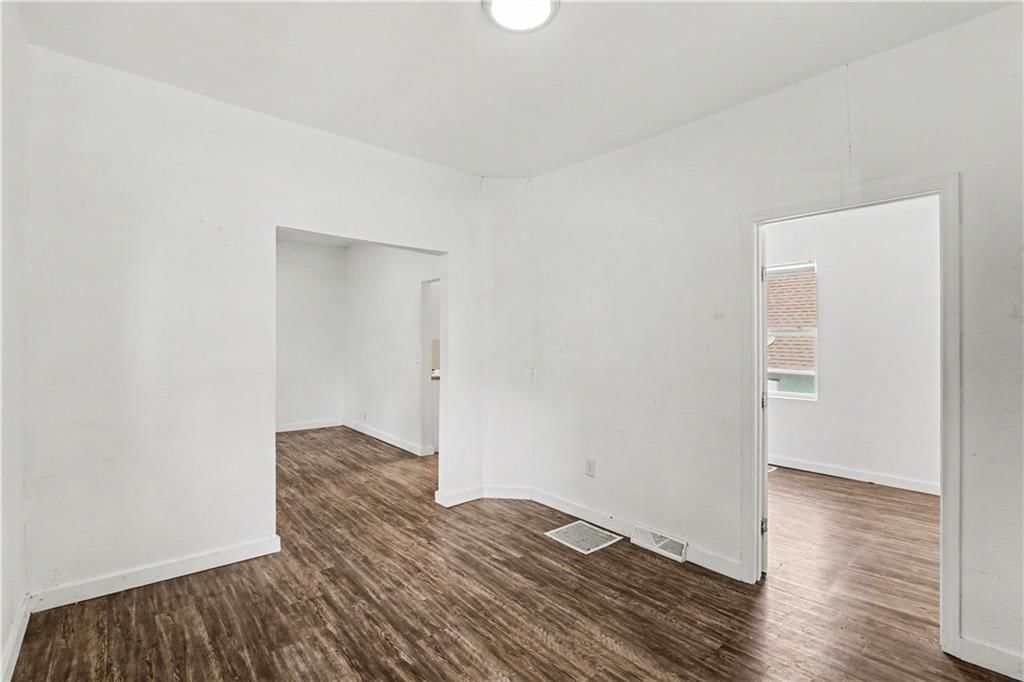 2524 Kensington Avenue — photo 11