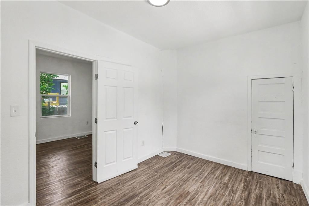 2524 Kensington Avenue — photo 13