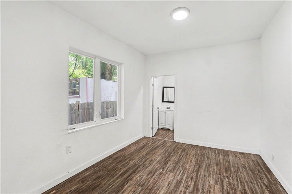 2524 Kensington Avenue — photo 14