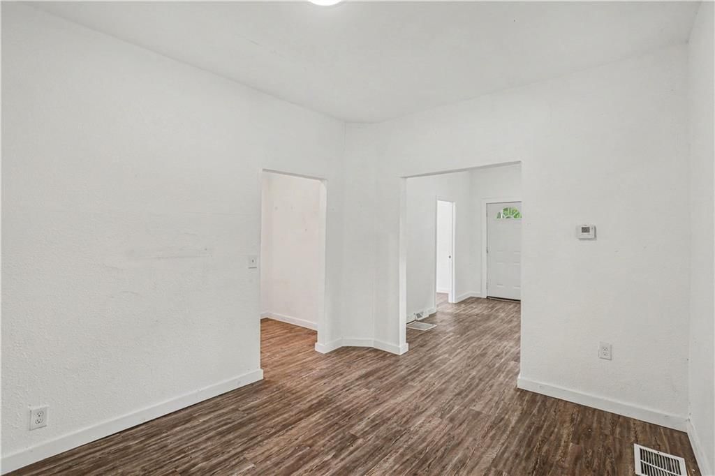 2524 Kensington Avenue — photo 15