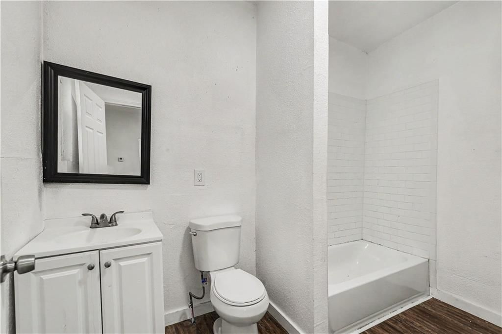 2524 Kensington Avenue — photo 16