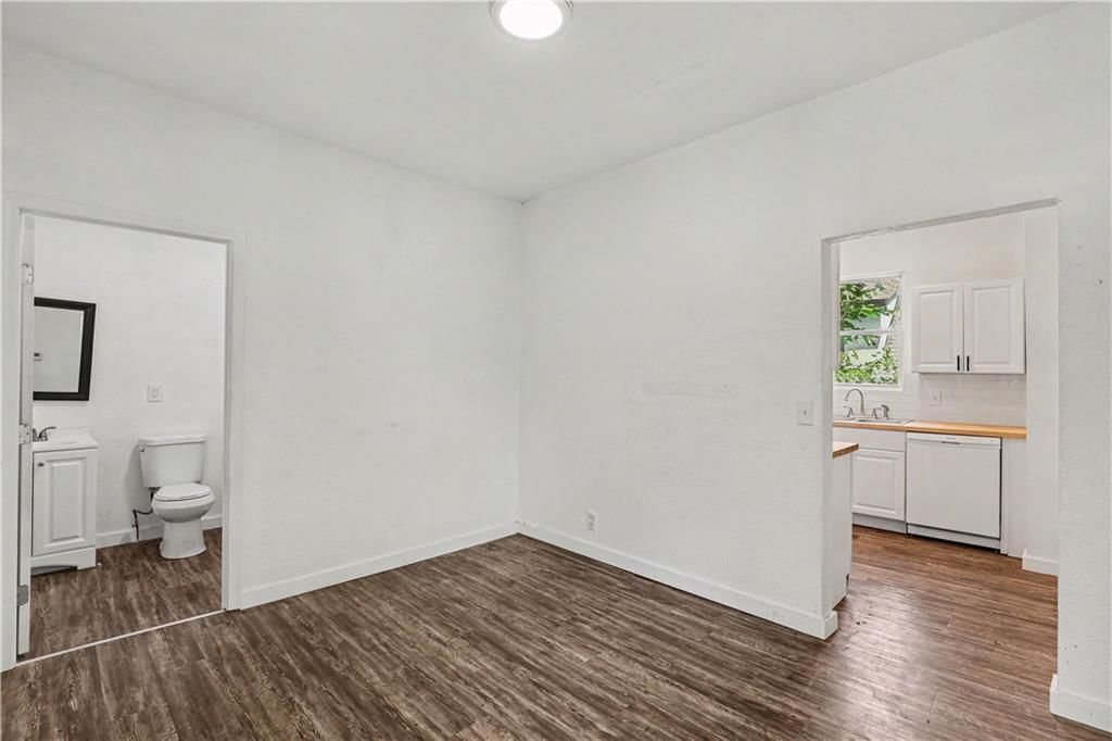 2524 Kensington Avenue — photo 17