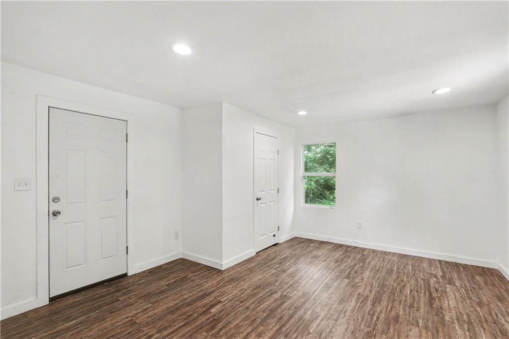 2524 Kensington Avenue — photo 22