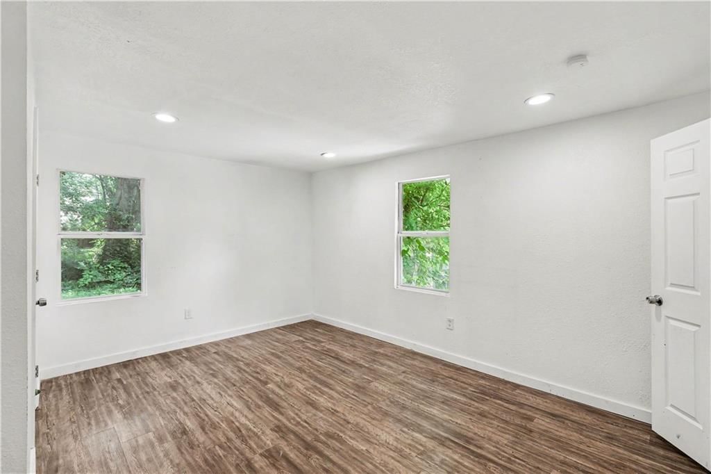 2524 Kensington Avenue — photo 24