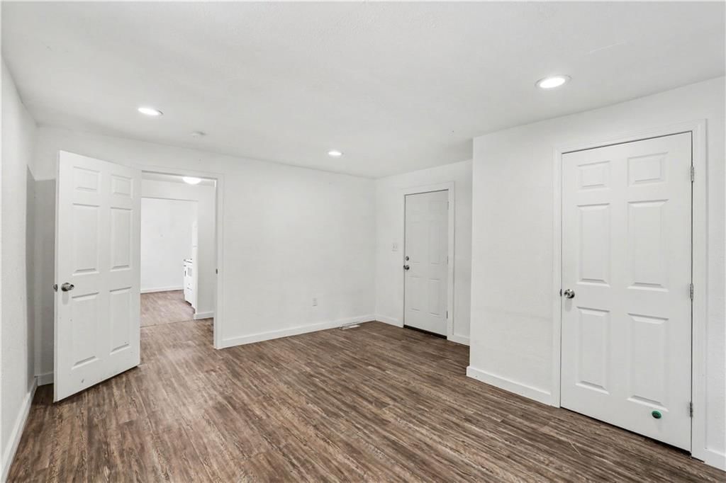 2524 Kensington Avenue — photo 25