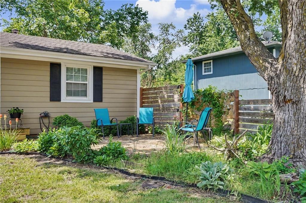 218 Cedarlane Drive — photo 6