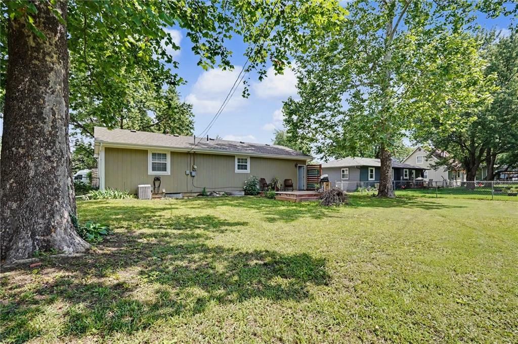 218 Cedarlane Drive — photo 33