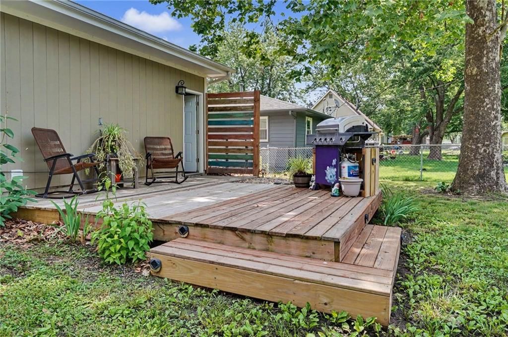 218 Cedarlane Drive — photo 34