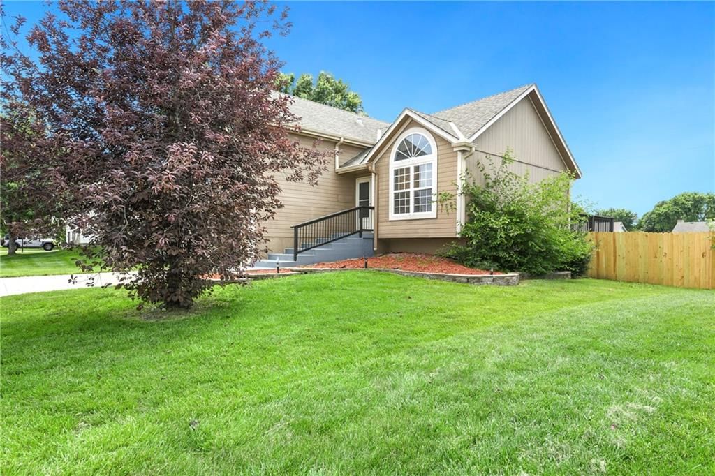 644 SE JONATHON Avenue — photo 3