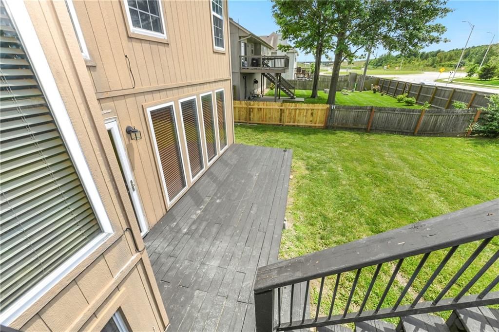 644 SE JONATHON Avenue — photo 44