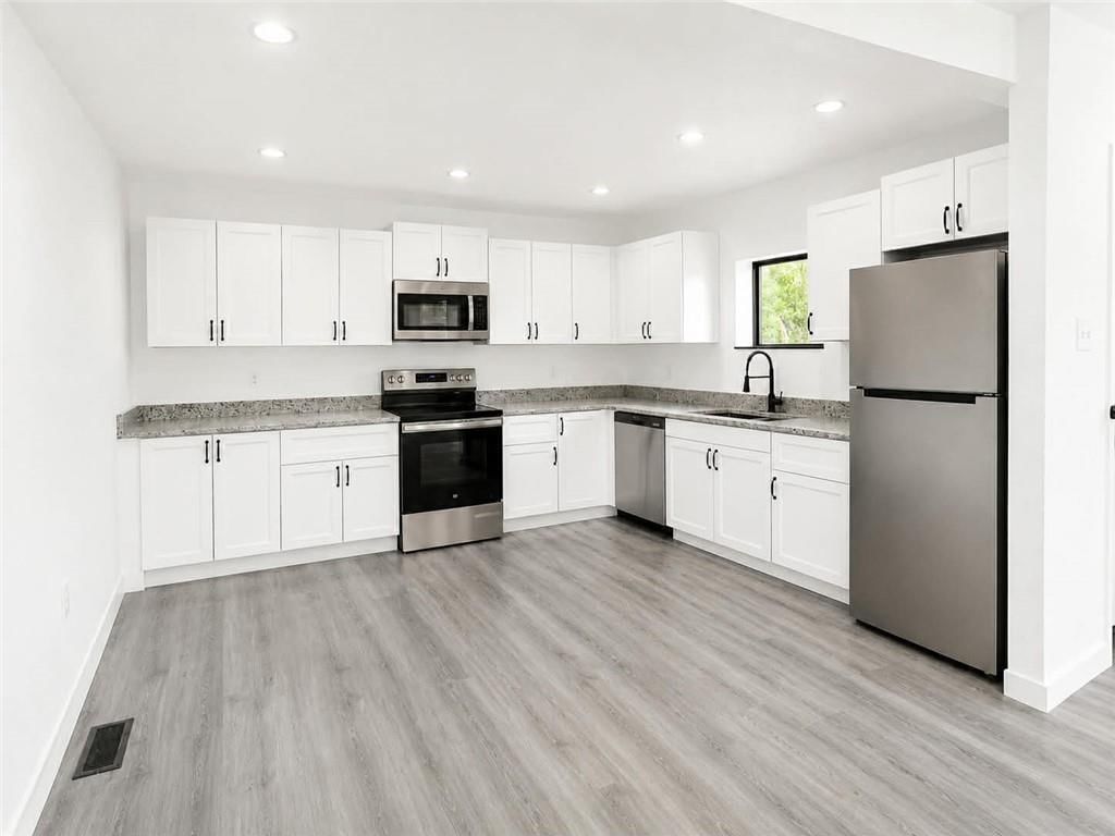 525 W Walnut Street — photo 5