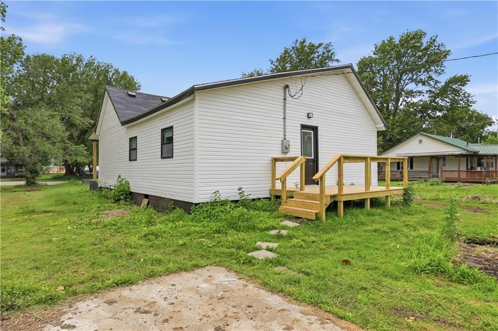 525 W Walnut Street — photo 15