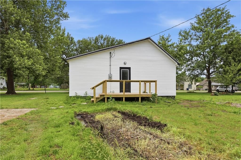525 W Walnut Street — photo 16