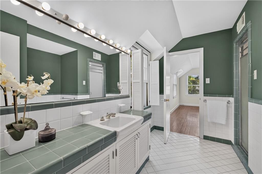 829 W 54th Terrace — photo 40