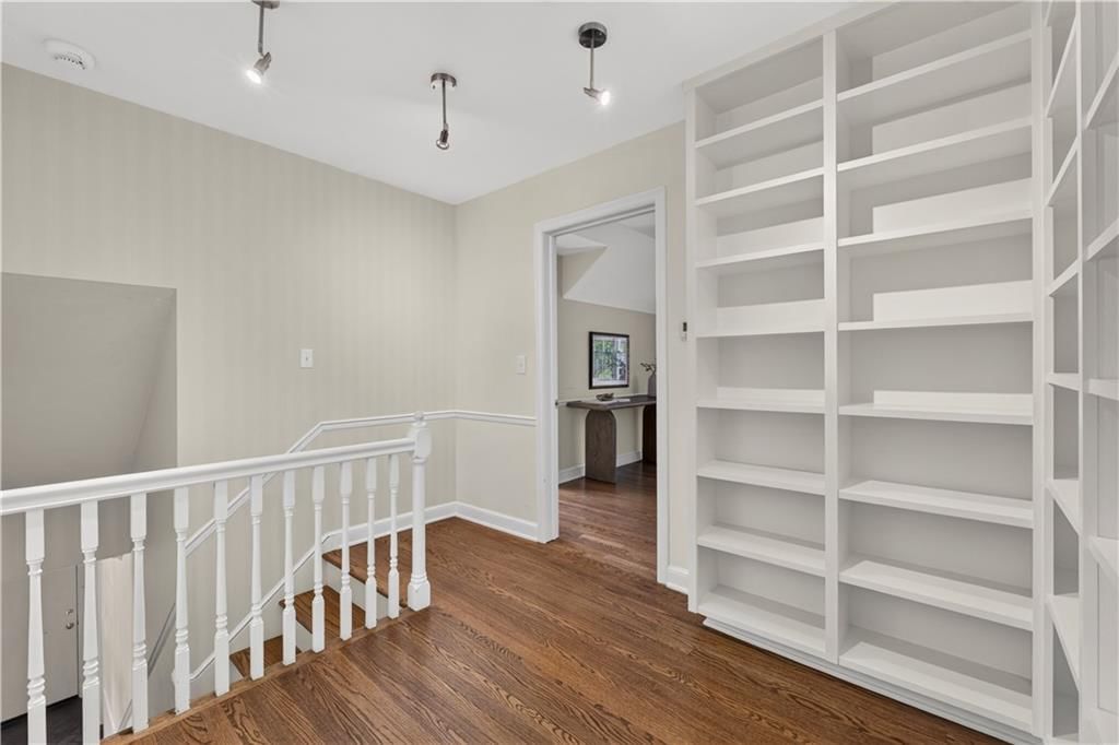 829 W 54th Terrace — photo 43