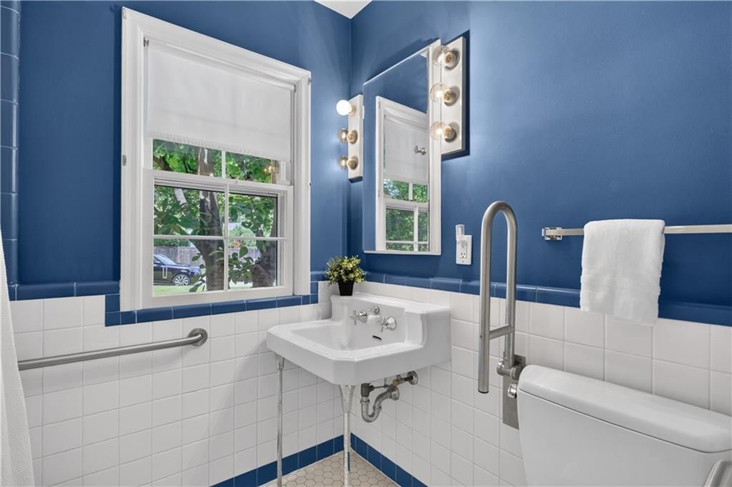 829 W 54th Terrace — photo 46