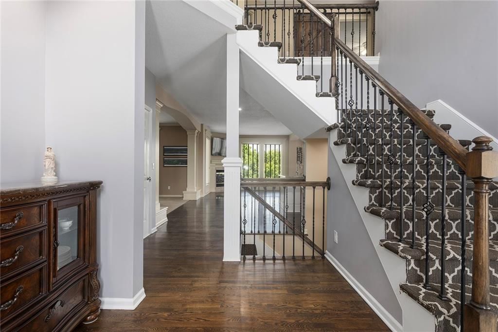 212 NE Hidden Ridge Lane — photo 3