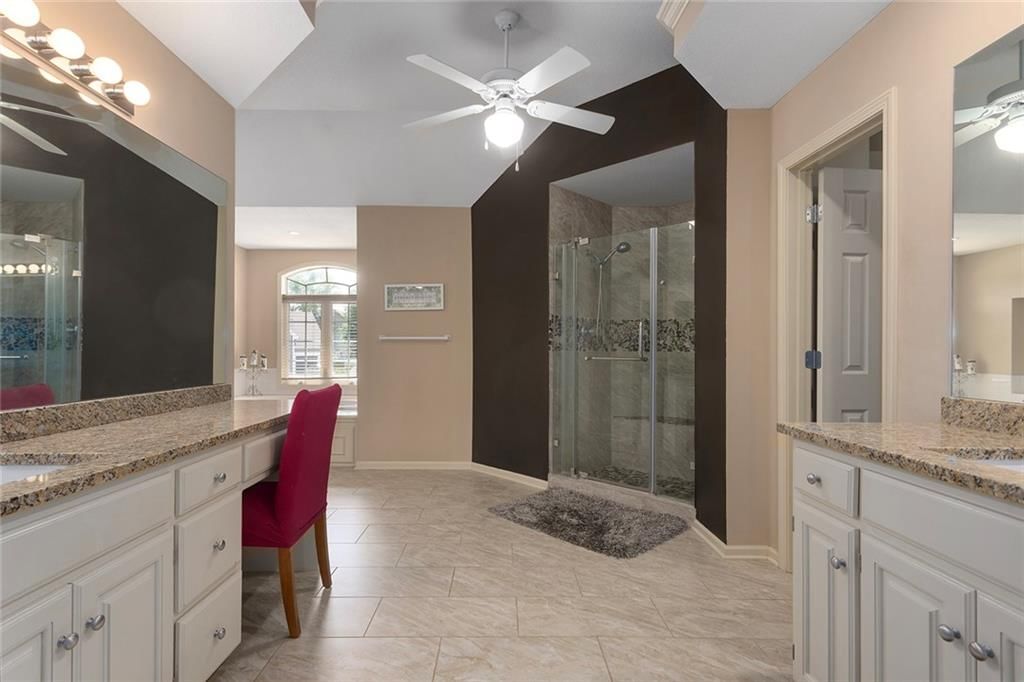 212 NE Hidden Ridge Lane — photo 22