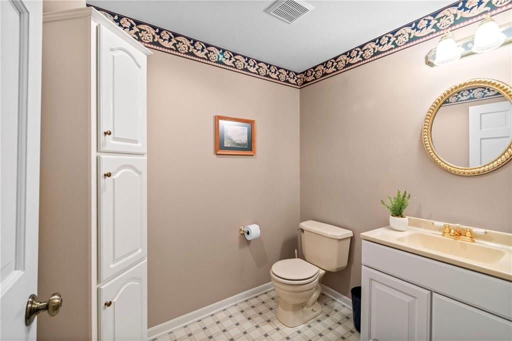 1111 N Main Street — photo 33