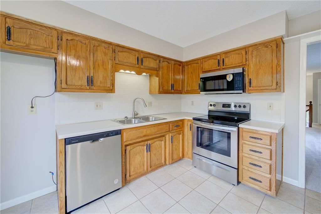 8635 N HULL Avenue — photo 3
