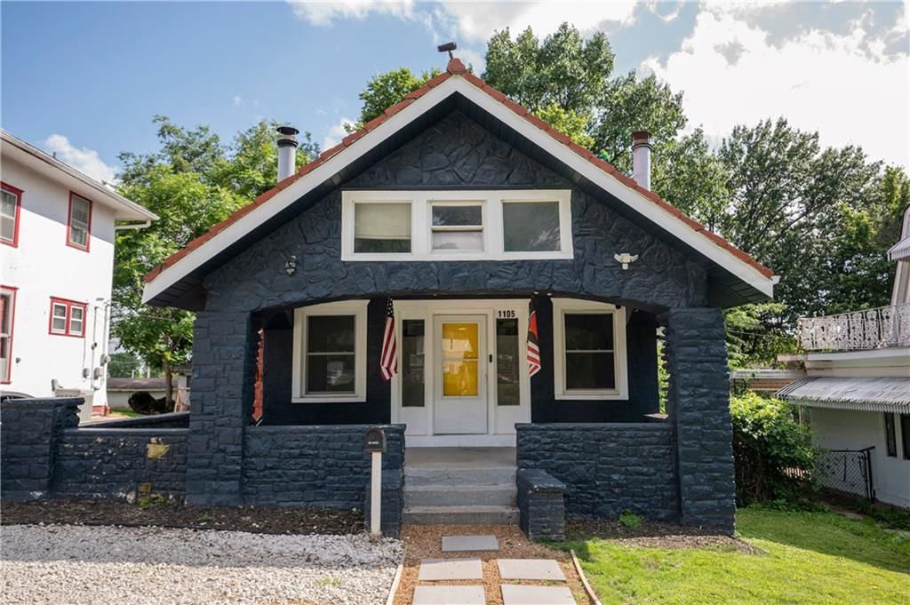 1105 Laurel Avenue — photo 1