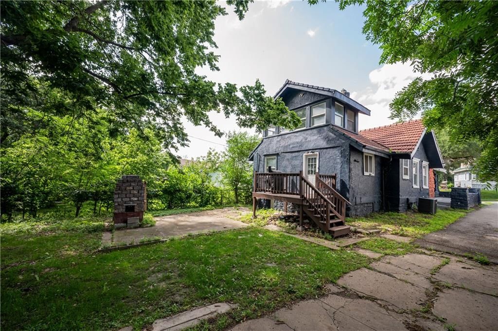 1105 Laurel Avenue — photo 4