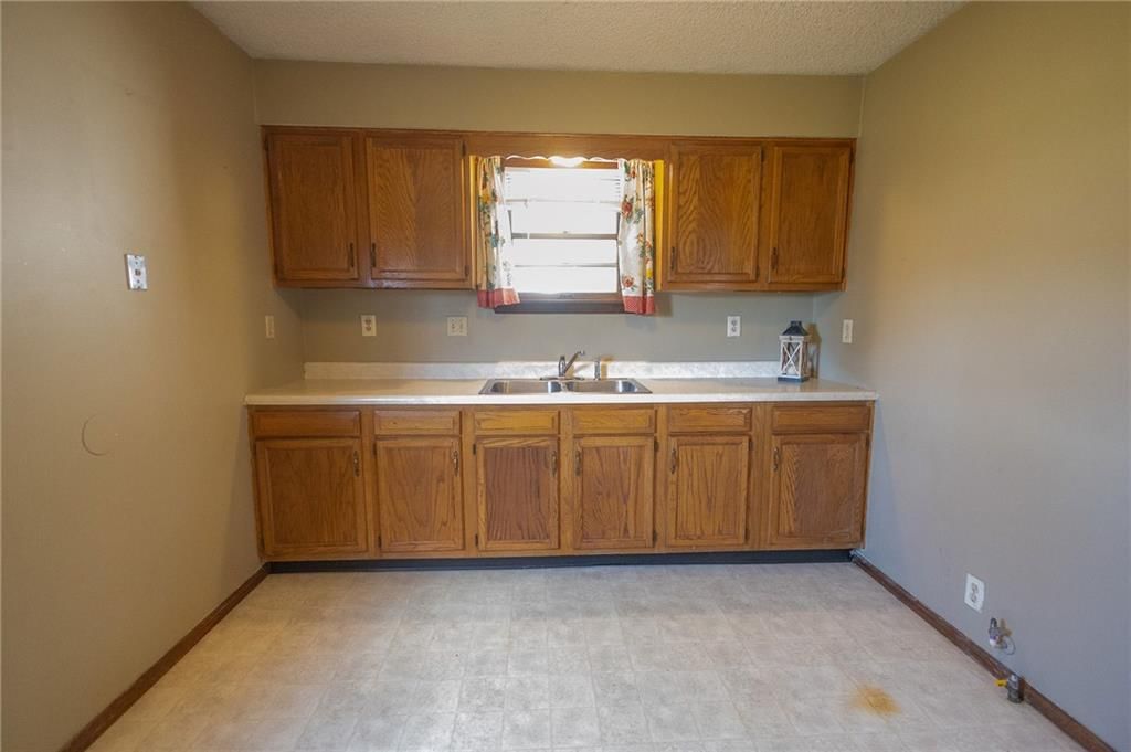 1108 W 9th Street — photo 12