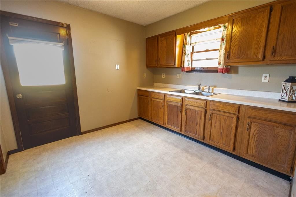 1108 W 9th Street — photo 13