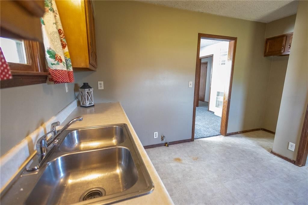 1108 W 9th Street — photo 14