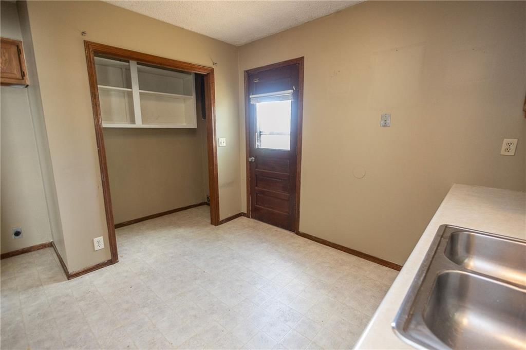 1108 W 9th Street — photo 17