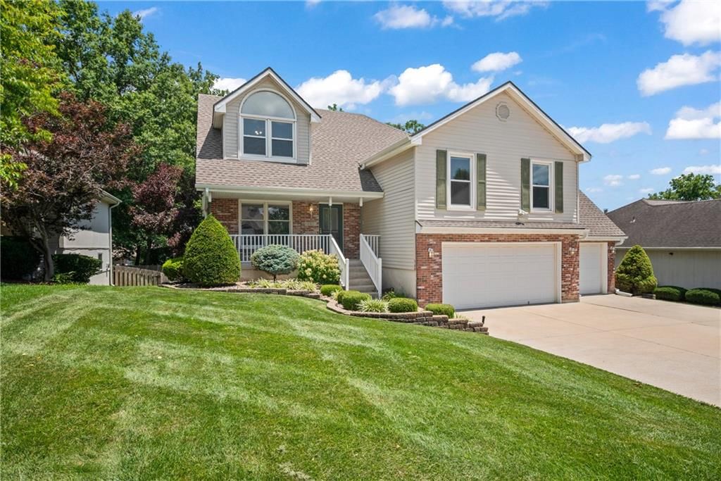 3329 Gateway Drive — photo 2