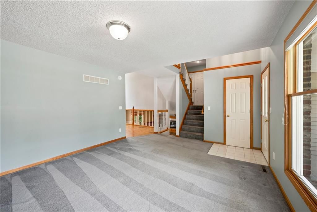 3329 Gateway Drive — photo 8