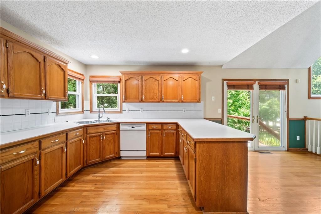 3329 Gateway Drive — photo 12