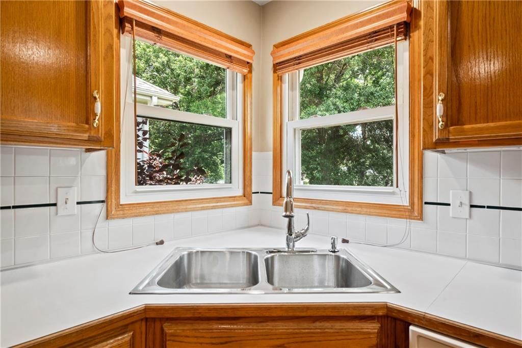 3329 Gateway Drive — photo 14