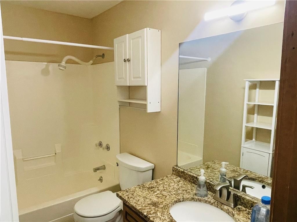 933 Park Avenue — photo 8