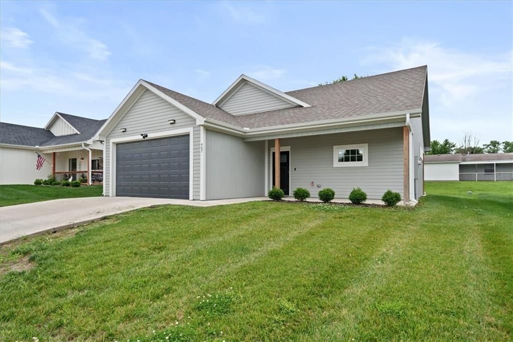 407 NE Sycamore Court — photo 2
