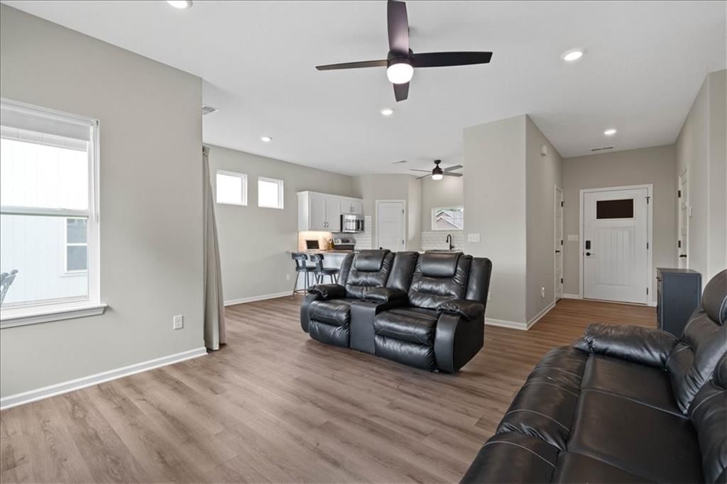 407 NE Sycamore Court — photo 5